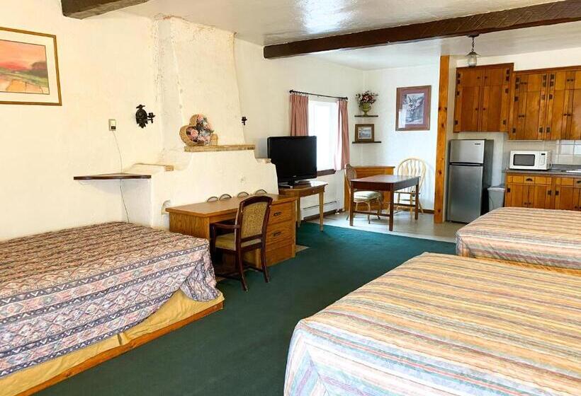 Семейный Номер Совместный Санузел, Guest Ranch Motel