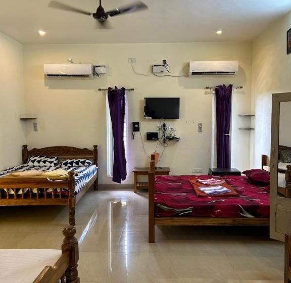 اتاق خانوادگی, Blissful Haven Art House   Near Entrance To Auroville