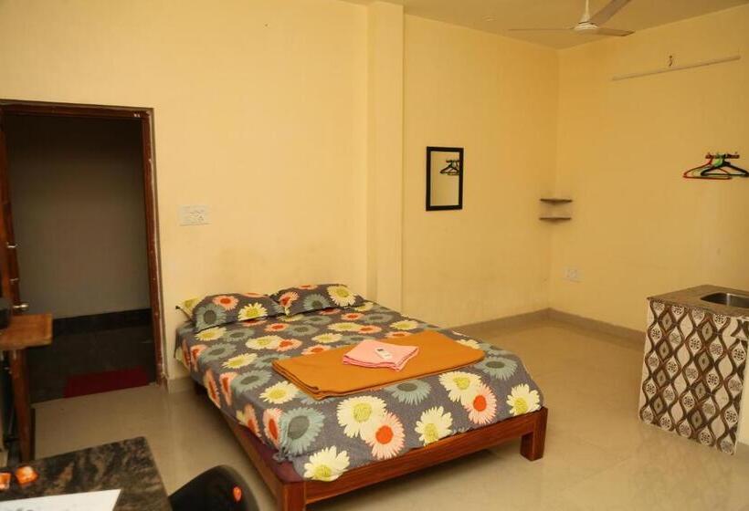 اتاق لوکس با تخت بزرگ, Blissful Haven Art House   Near Entrance To Auroville