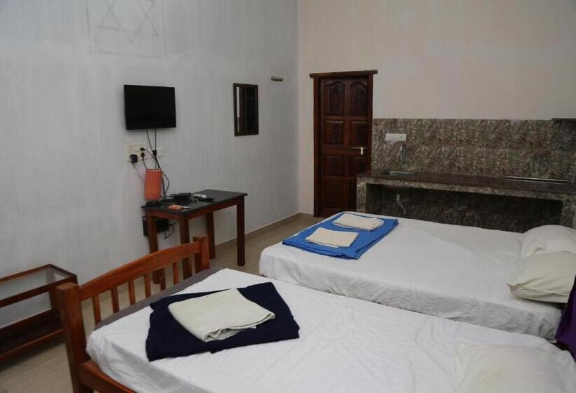 اتاق استاندارد سه تخته با بالکن, Blissful Haven Art House   Near Entrance To Auroville