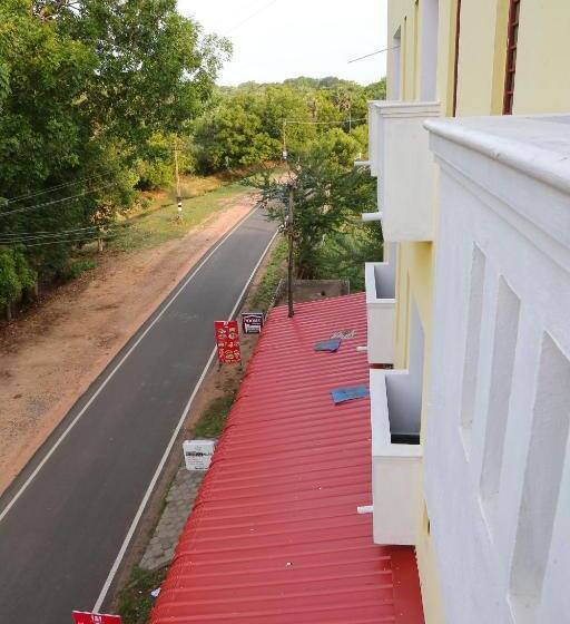 اتاق استاندارد چهارنفره با بالکن, Blissful Haven Art House   Near Entrance To Auroville