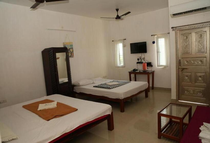 اتاق استاندارد چهارنفره با بالکن, Blissful Haven Art House   Near Entrance To Auroville
