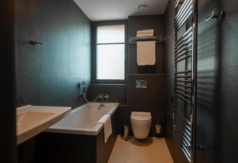 家庭间, Wellness Hotel Queens