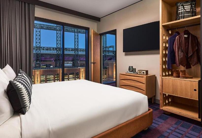 标准工作室, The Rally Hotel At Mcgregor Square