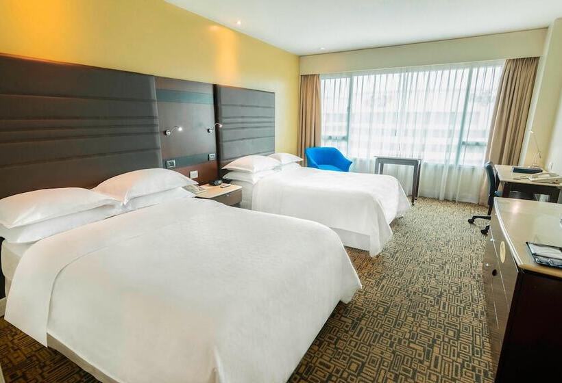 Номер Клуб, Sheraton Guayaquil
