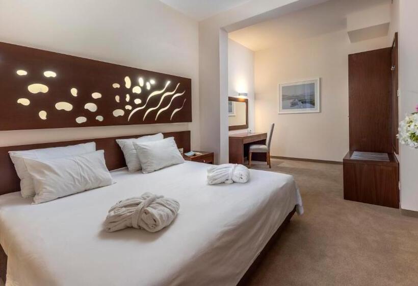 Полулюкс, Family Hotel La Luna   All Inclusive