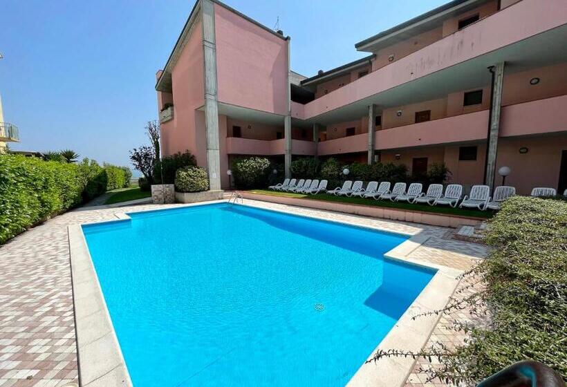 带1个卧室带花园景观的公寓, Residence Virgilio