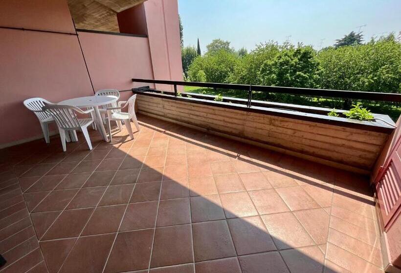 带1个卧室带花园景观的公寓, Residence Virgilio