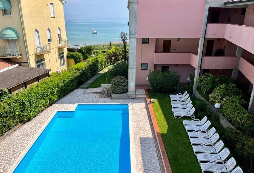 1 Bedroom Apartment Lake View, Residence Virgilio