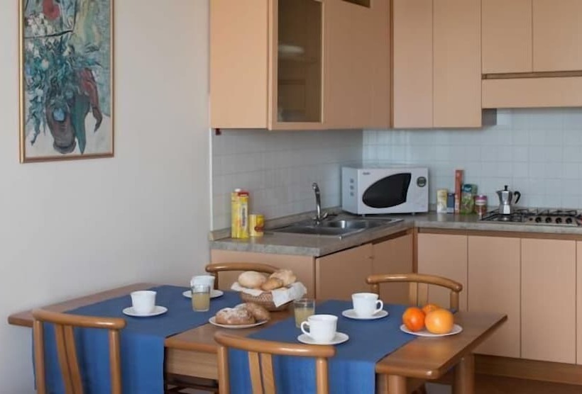 1 Bedroom Apartment Lake View, Residence Virgilio