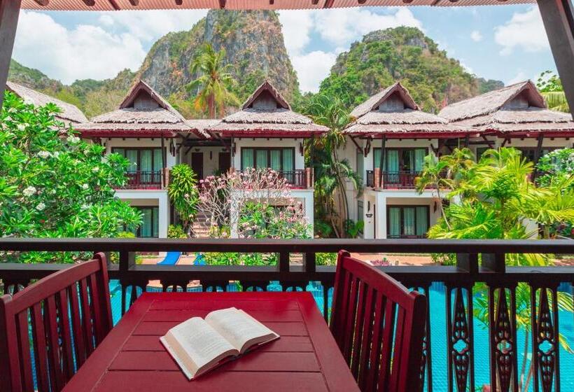 Номер Deluxe Вид на Бассейн, Railay Village Resort
