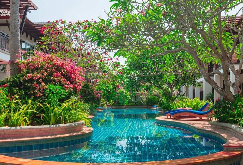 Номер Deluxe Вид на Бассейн, Railay Village Resort