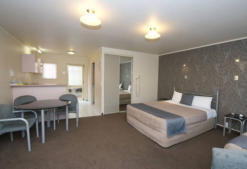 스탠다드 스튜디오, Geneva Motor Lodge