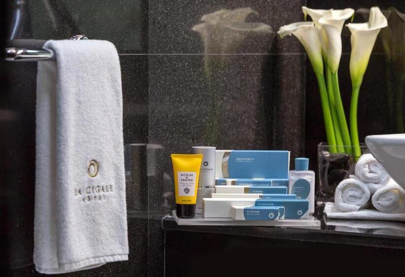 اتاق لوکس با تخت بزرگ, La Cigale Hotel Managed By Accor