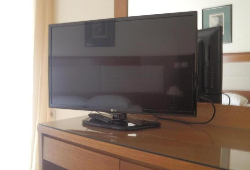 استودیو استاندارد با چشم‌انداز استخر, Paleos Apartments