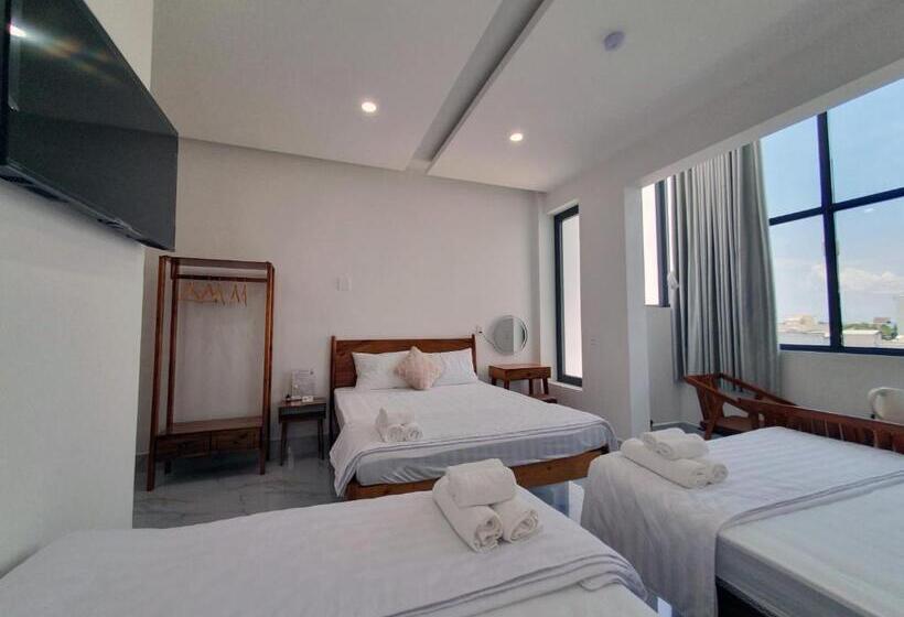 اتاق خانوادگی با چشم‌انداز باغ, Hero Hostel & Billiards