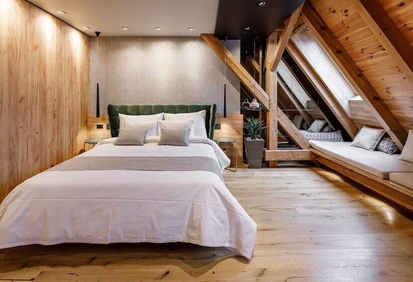 이그제큐티브 룸, Schuster Boarding House