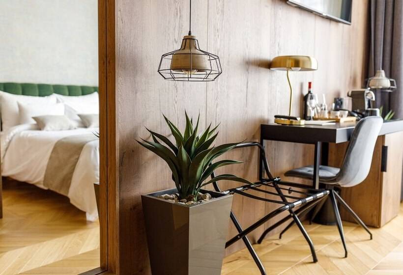 디럭스 룸, Schuster Boarding House