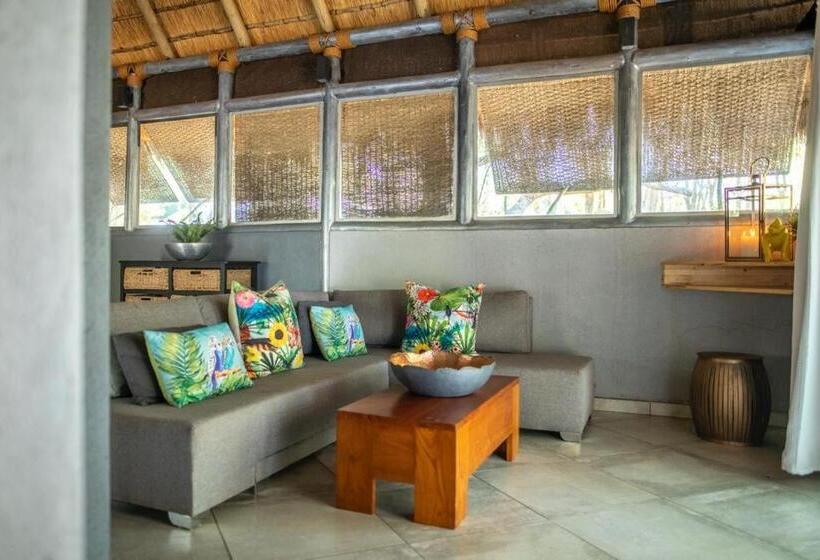Люкс Deluxe Кровать Кинг, Hippomoon Lodge Game Reserve