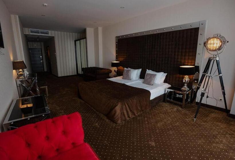 اتاق لوکس با چشم‌انداز دریا, Marine Residence