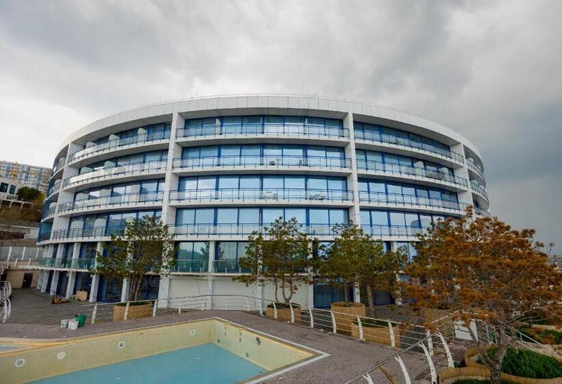 اتاق لوکس با چشم‌انداز دریا, Marine Residence