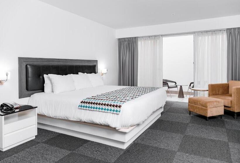 Полулюкс, Costa Del Sol Wyndham Tumbes