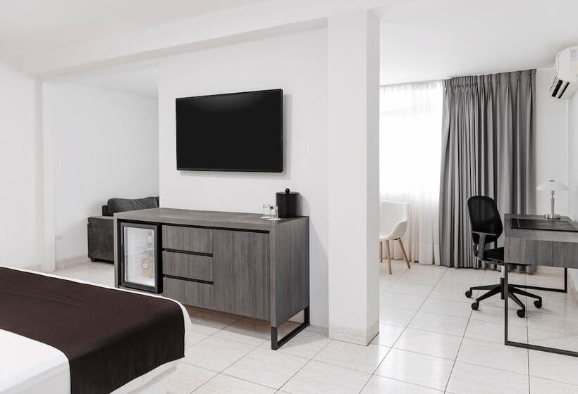 Полулюкс, Costa Del Sol Wyndham Tumbes