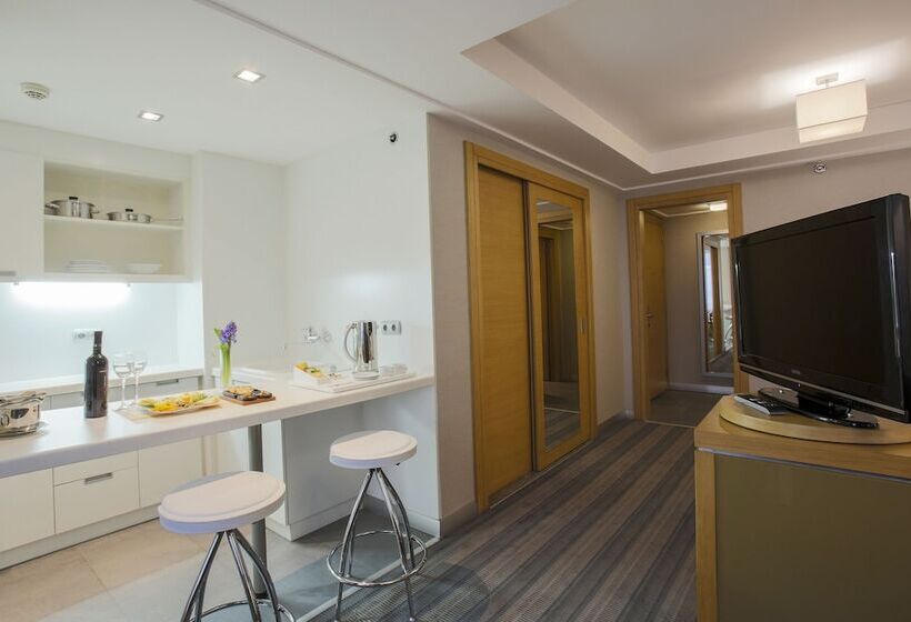 スーペリアースイート, Housez Suites And Apartments   Special Class