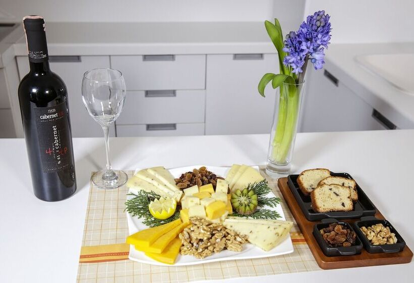 スーペリアースイート, Housez Suites And Apartments   Special Class