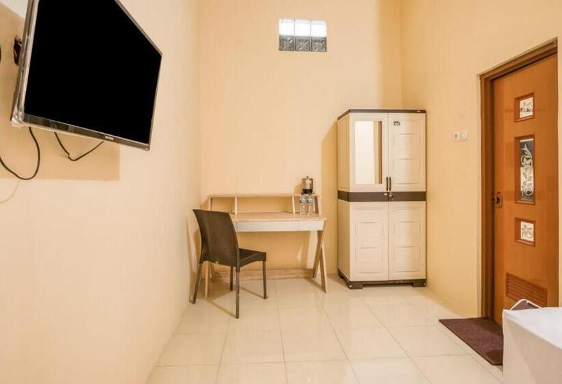 Номер Стандарт, Reddoorz Syariah Near Kebon Rojo Park Blitar