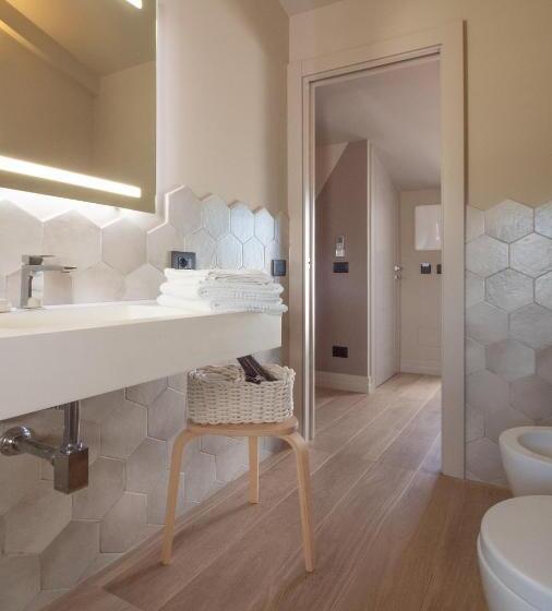 اتاق لوکس با بالکن و چشم‌انداز دریا, Relais One
