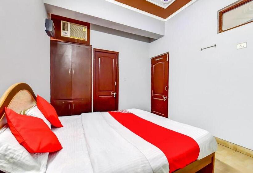 Трехместный Номер Классика, Oyo 77868  Taj