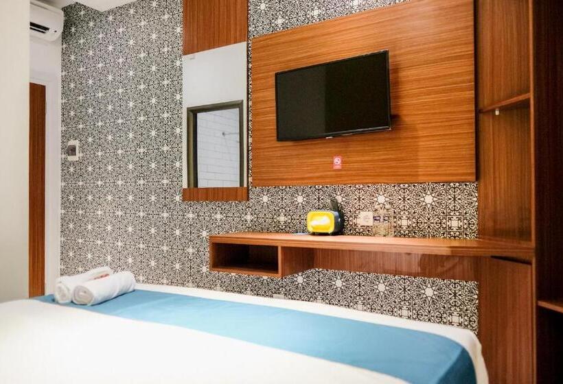Номер Deluxe, Sans Hotel Roxy Jakarta