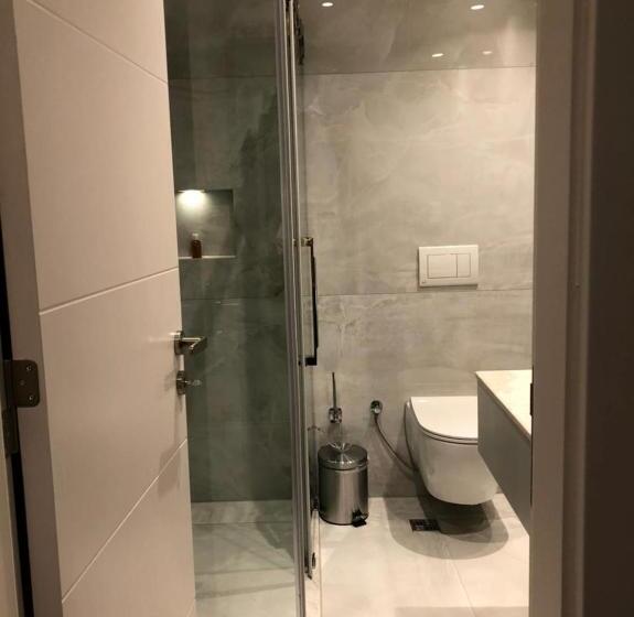 バルコニー付きスタンダードルーム, New Prishtina Luxury Rooms