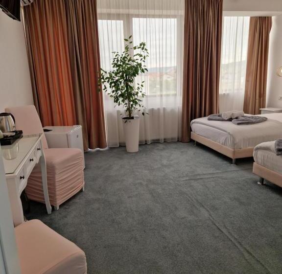 اتاق لوکس با چشم‌انداز شهر, Caprice Deluxe Accomodation
