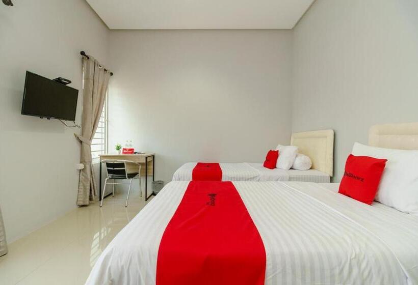 Номер Deluxe, Reddoorz @ Jalan Demang Lebar Raya Palembang