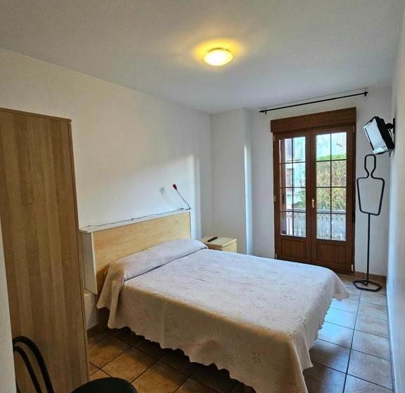Студия Стандарт, Hostal Jp Y Estudios
