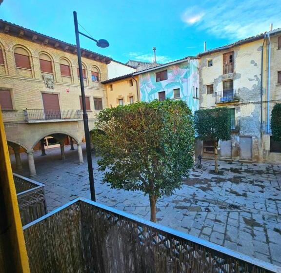 Студия Стандарт, Hostal Jp Y Estudios