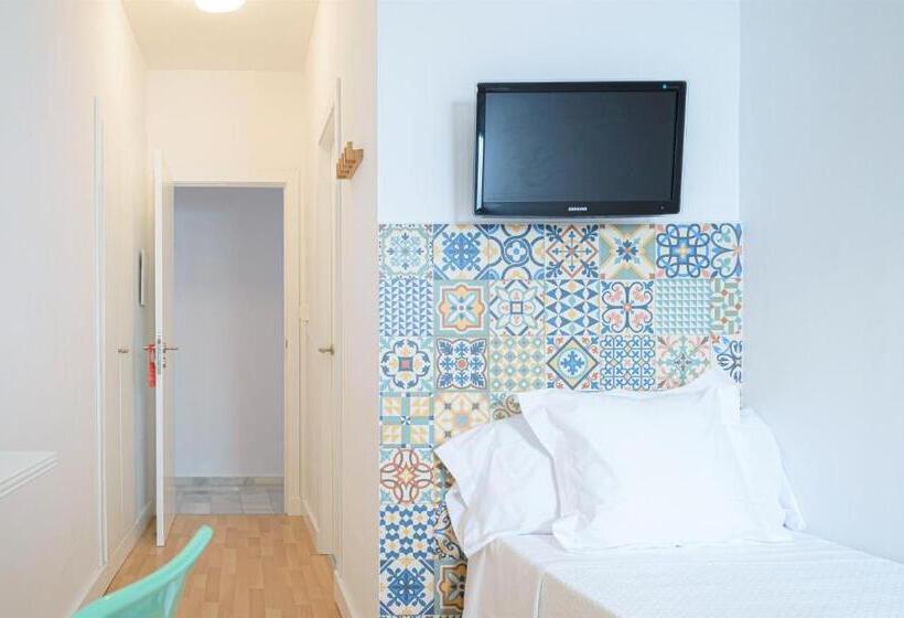 スタンダードトリプルルーム, Hostal La Calzada