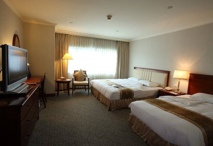 اتاق استاندارد سه تخته با چشم‌انداز, Evergreen Laurel Hotel   Keelung