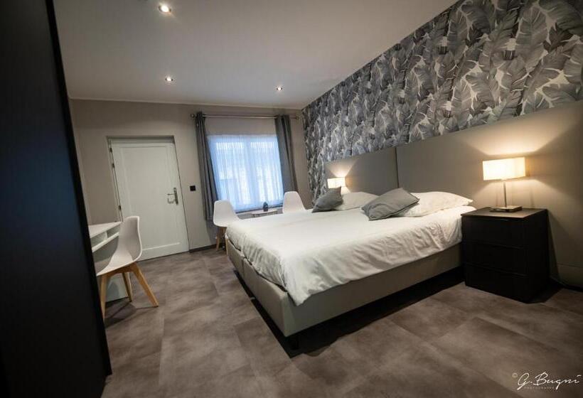 Номер Стандарт, La Reine Hôtel, City Centre