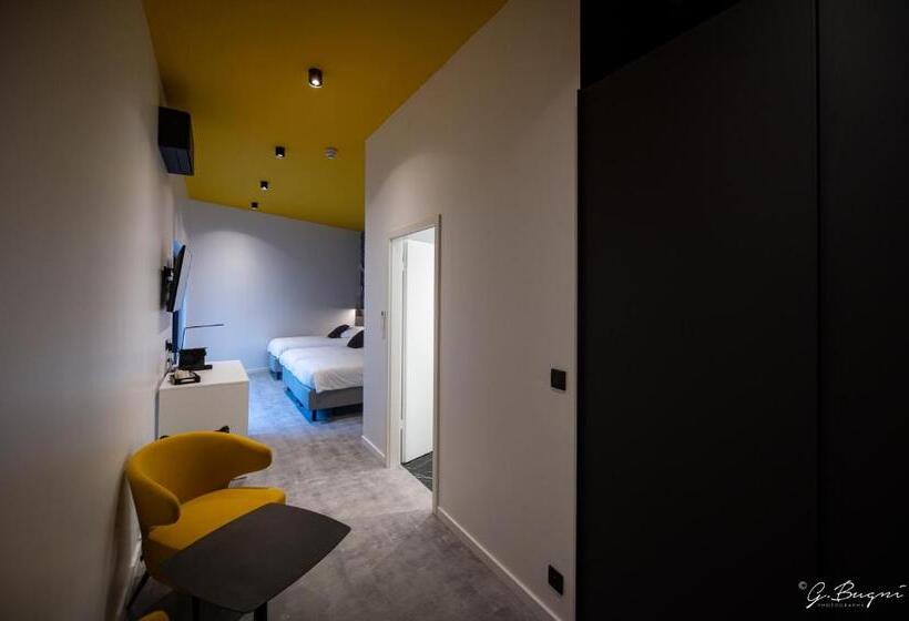 Трехместный Президентский, La Reine Hôtel, City Centre