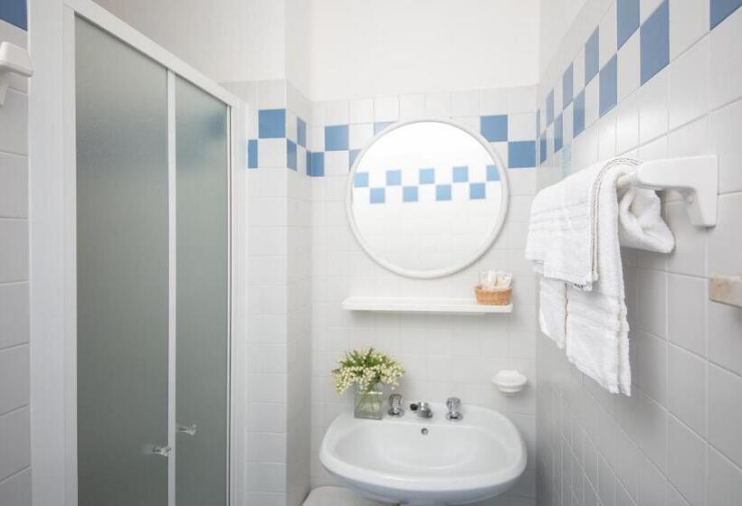 Quarto Triplo Estandar com Sacada, Sole