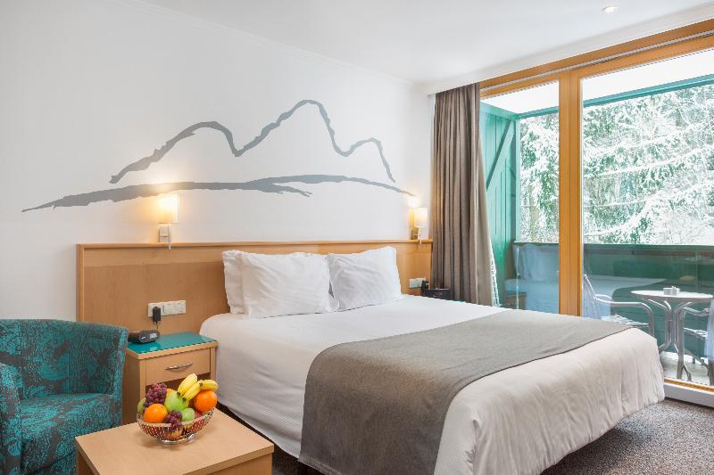 استودیوی استاندارد, Alpine Club Resort