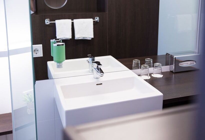 استودیوی استاندارد, Arte Hotel Krems