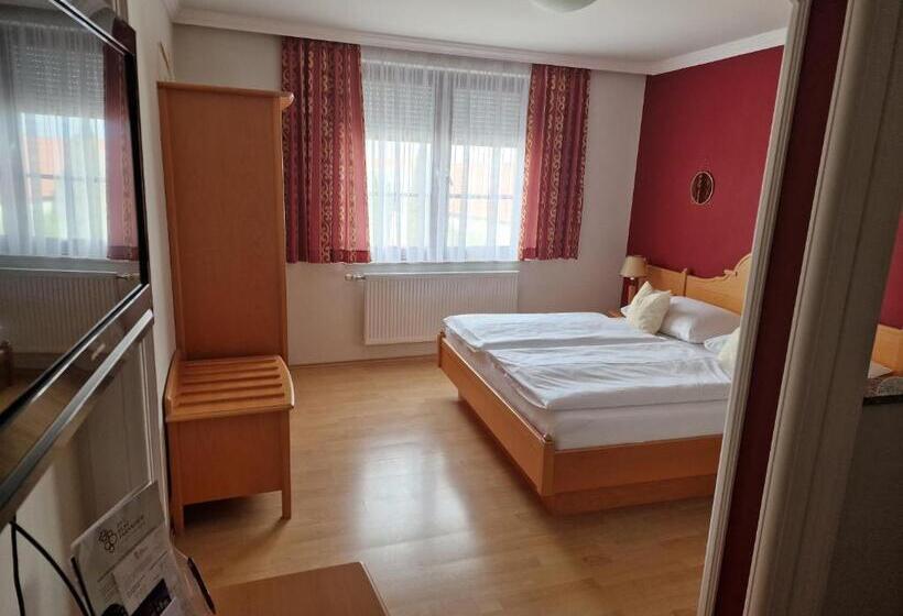 Семейный Номер, Das Blaufränkisch Weinhotel & Restaurant