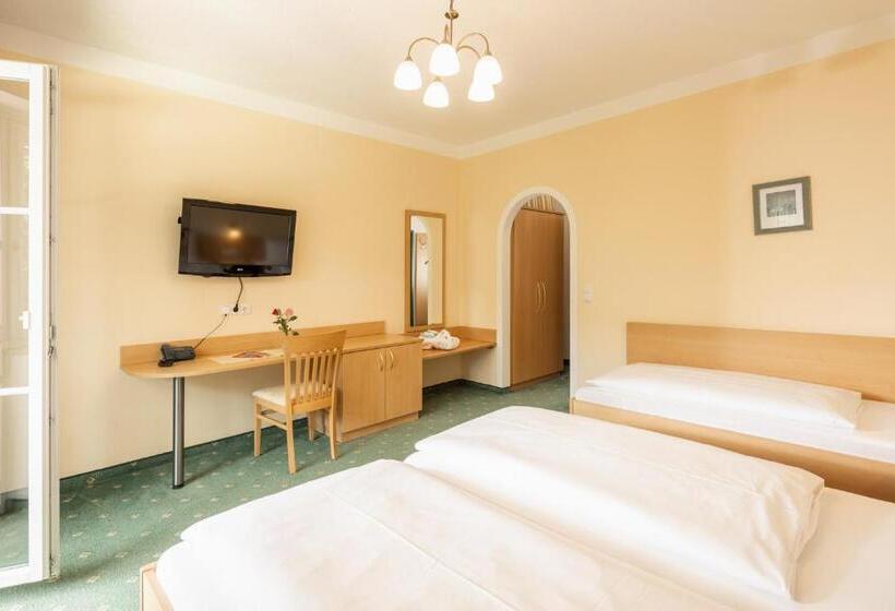 Номер Стандарт Трехместный, Landhotel Stofflerwirt