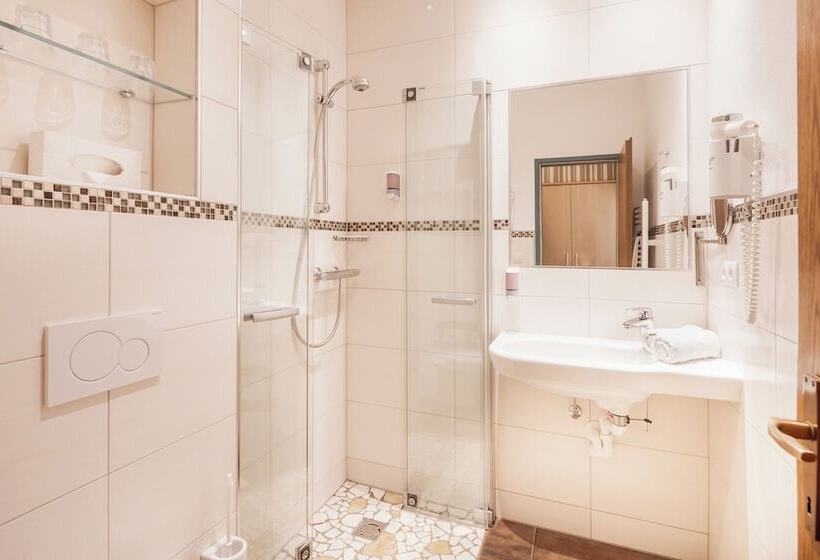 Номер Стандарт Трехместный, Landhotel Stofflerwirt