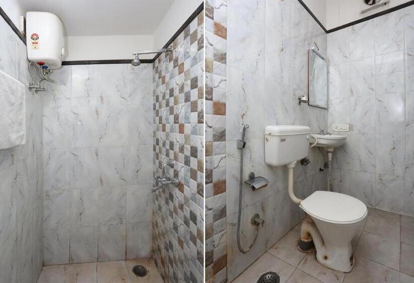 اتاق کلاسیک سه تخته, Oyo 2660  Radhe Inn