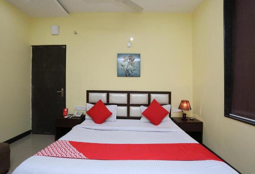 اتاق کلاسیک سه تخته, Oyo 2660  Radhe Inn